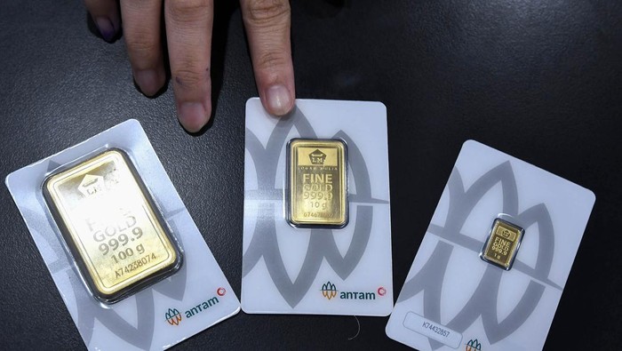 Harga Emas Antam Turun Rp10.000 Hari Ini, Buyback Ikut Melemah
